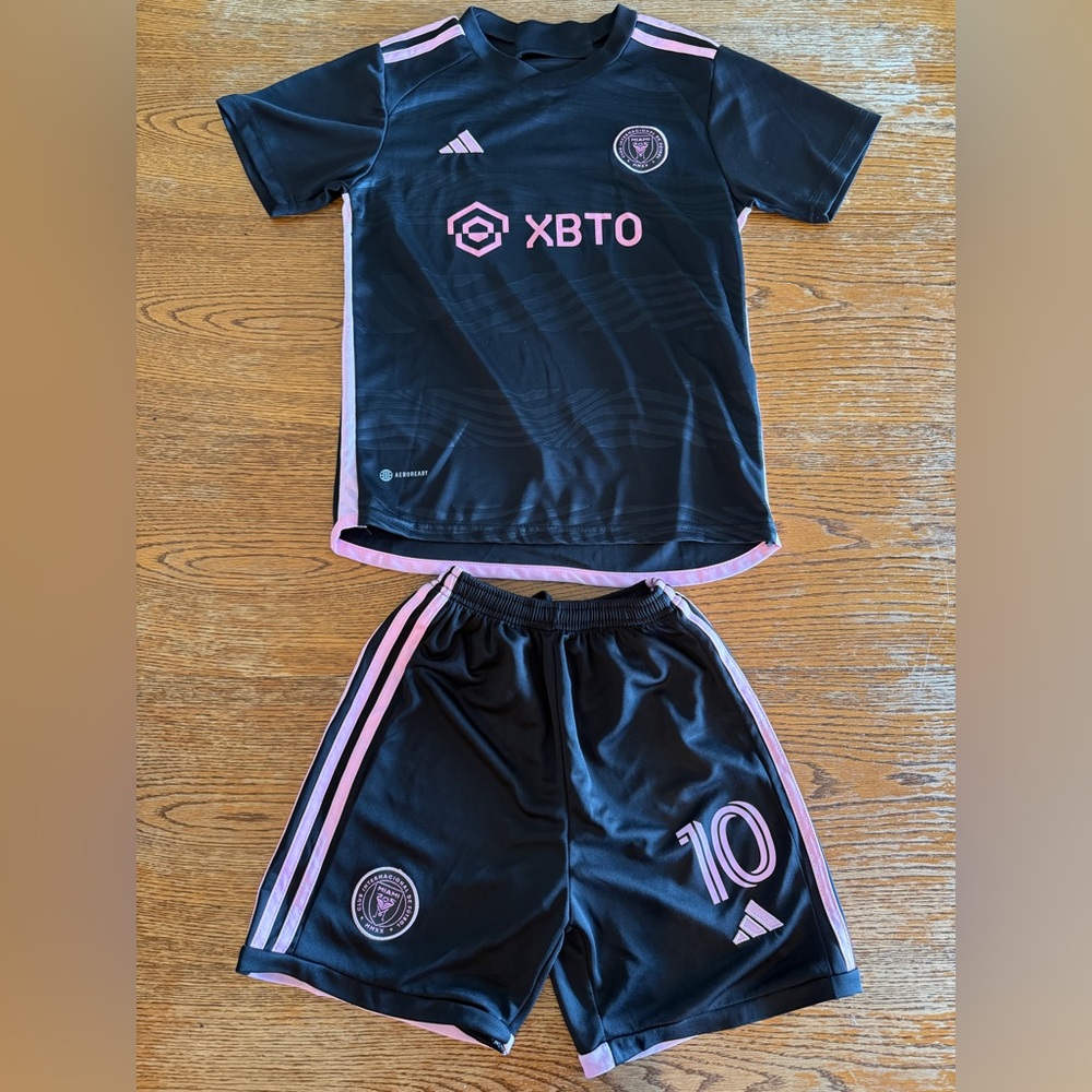 Adidas Kids Messi Black and Pink Soccer Jersey Set Size 24, US Size 4-5